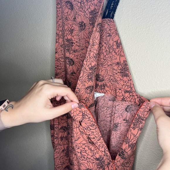 En Creme size medium black & pink capri jumpsuit with crochet straps - Picture 5 of 12